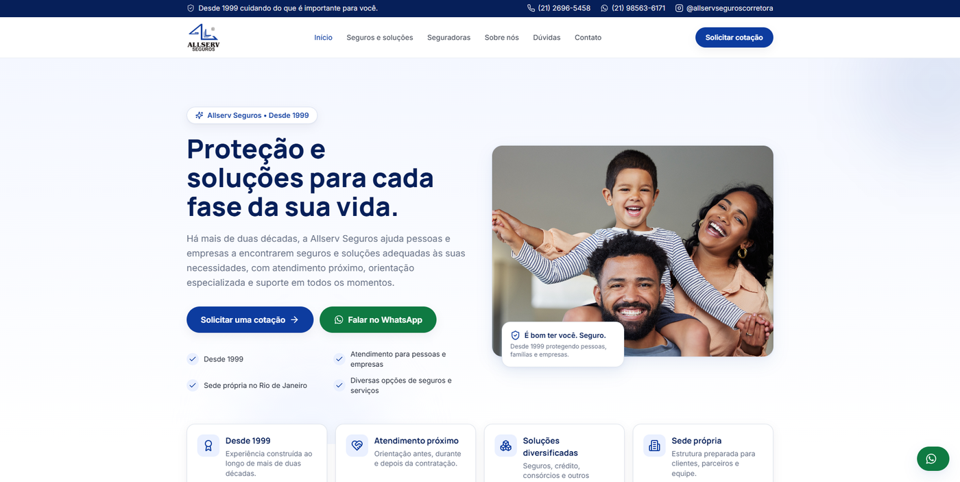 Página inicial de um site de corretora de seguros feito pela Dezain, com o título "Proteção e soluções para cada fase da sua vida", uma foto de família e botões de contato.